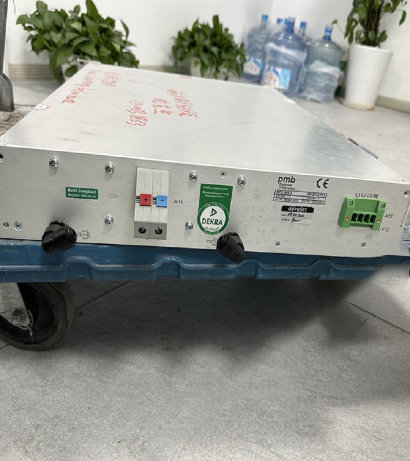 羅芬激光電源維修常見故障 故障一:打開按鍵,設備不工作 如果激光切割機在工作過程中,首先要檢查的是整個設備是否通電,如果沒有通電,一定要插上電源。還要檢查激光切割機主板的參數是否正確。如果不是,請務必參考相關軟件和其他一些參數進行了解。 故障二:工作狀態下無激光 在激光切割機的實際工作過程中,應根據各種情況進行有效的檢查。有可能是激光切割機出現這種情況是因為光路發生了偏移。這種情況下需要調整光路,否則線路可能會出現一系列問題。那么,如果是這種情況,可以通過點 ray 的方式插入電源的型號來判斷。 故障三:激光斷斷續續 激光切割機工作時,可能會出現斷斷續續的情況。可能是水循環不是特別順暢。檢查并清潔相關水箱。水泵是否通暢,定期疏通水管。 羅芬激光電源維修模塊或者電源板:HPC 891-2燒壞、短路、輸出電壓高于標稱值、輸出電壓低于標稱值、過熱、卡機等故障。 維修羅芬激光電源缺點及修補方法 常見缺點: 1,高壓打火,高壓線接頭處太靠近鐵殼部分。 2,無光,電扇不轉,保險絲斷。 3,能夠強制發光,不能主板控制發光。前級低壓控制部分壞。 4,電流不能調度,電流控制部分壞。 5,總是燒保險絲,歸于功率管短路壞。 激光電源的修補方法有以下幾種: 1、替換關鍵元件法。一般不發光,可先換放大管460或450,再考慮換高壓包。 2、電壓檢測法。 3、通電調查法。 羅芬激光電源維修常見故障 故障一:打開按鍵,設備不工作 如果激光切割機在工作過程中,首先要檢查的是整個設備是否通電,如果沒有通電,一定要插上電源。還要檢查激光切割機主板的參數是否正確。如果不是,請務必參考相關軟件和其他一些參數進行了解。 故障二:工作狀態下無激光 在激光切割機的實際工作過程中,應根據各種情況進行有效的檢查。有可能是激光切割機出現這種情況是因為光路發生了偏移。這種情況下需要調整光路,否則線路可能會出現一系列問題。那么,如果是這種情況,可以通過點 ray 的方式插入電源的型號來判斷。 故障三:激光斷斷續續 激光切割機工作時,可能會出現斷斷續續的情況。可能是水循環不是特別順暢。檢查并清潔相關水箱。水泵是否通暢,定期疏通水管。 羅芬激光電源維修模塊或者電源板:HPC 891-2燒壞、短路、輸出電壓高于標稱值、輸出電壓低于標稱值、過熱、卡機等故障。 維修羅芬激光電源缺點及修補方法 常見缺點: 1,高壓打火,高壓線接頭處太靠近鐵殼部分。 2,無光,電扇不轉,保險絲斷。 3,能夠強制發光,不能主板控制發光。前級低壓控制部分壞。 4,電流不能調度,電流控制部分壞。 5,總是燒保險絲,歸于功率管短路壞。 激光電源的修補方法有以下幾種: 1、替換關鍵元件法。一般不發光,可先換放大管460或450,再考慮換高壓包。 2、電壓檢測法。 3、通電調查法。